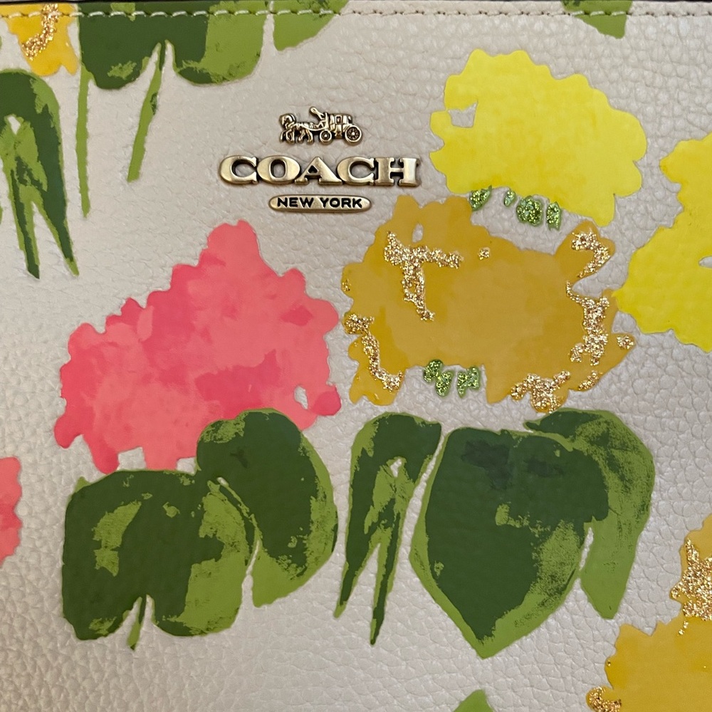 Coach Small Wristlet With Floral Print new with tag Authentic - Picture 3 of 9
